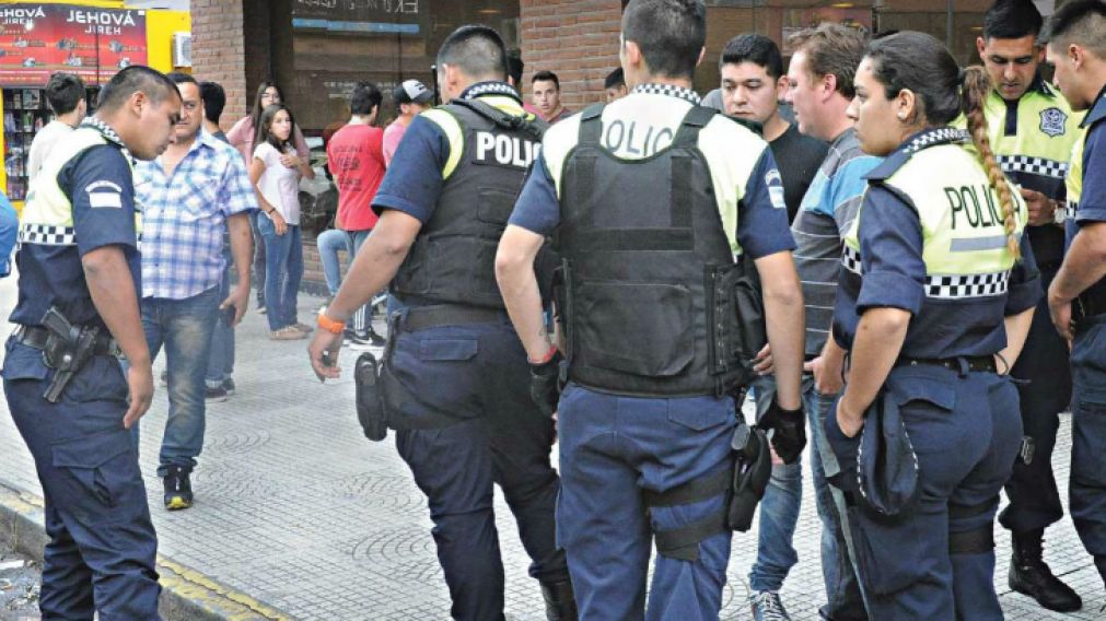 Fuerte reclamo de justicia por el asesinato de los dos polic�as en Tucum�n