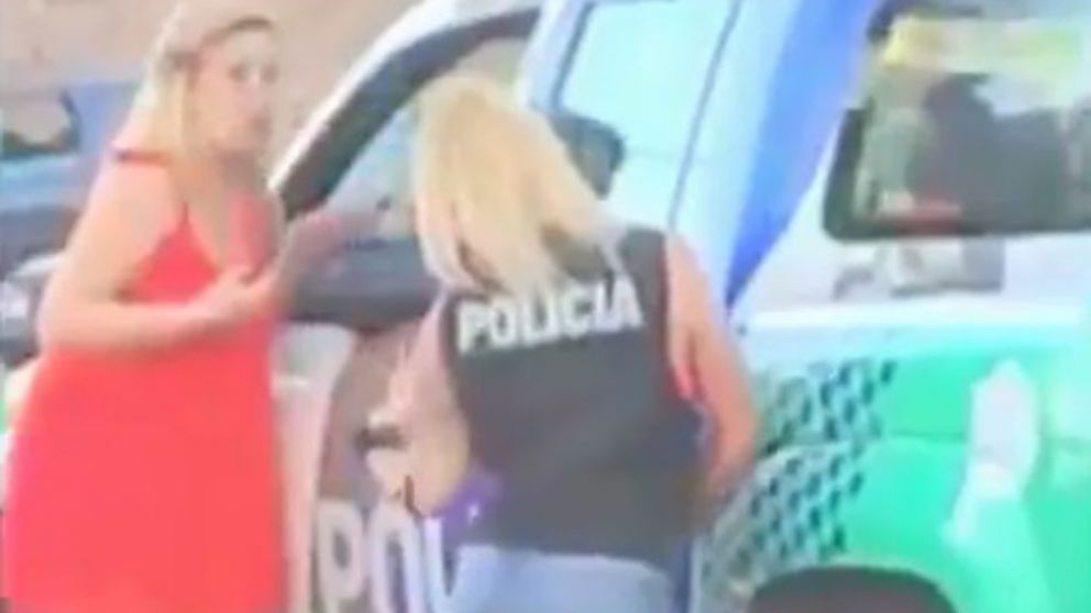 El momento de la "seducción" policial.