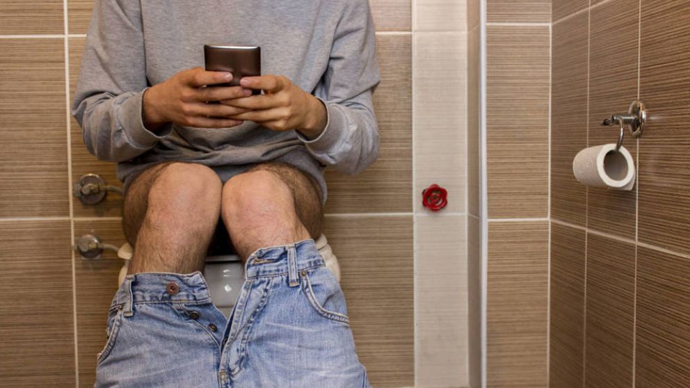 Debido a pasar muchas horas de esta manera, el hombre sufri� desprendimiento de ano. (Imagen ilustrativa)