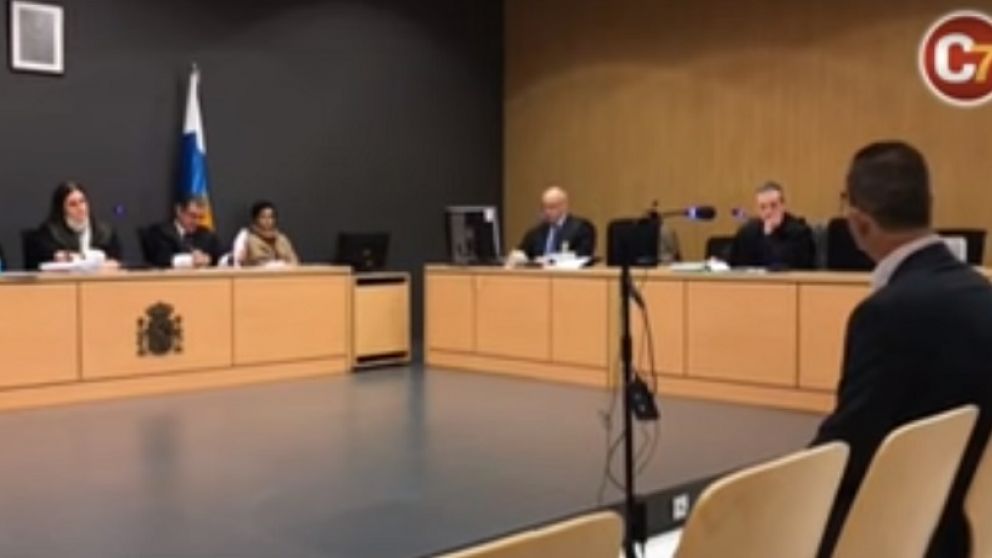 El acusado durante el juicio. (Captura)