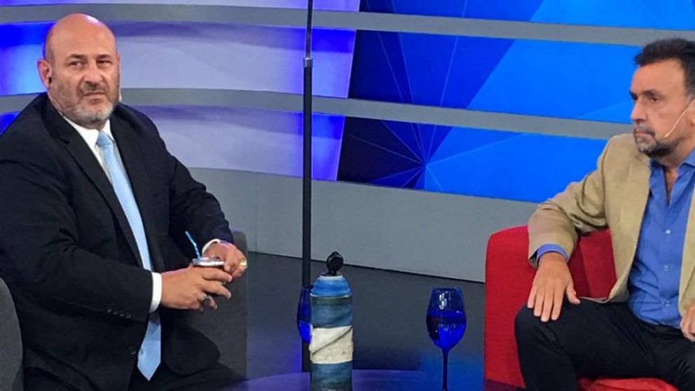 Santiago Cúneo recibió al colega Roberto Navarro en su programa.