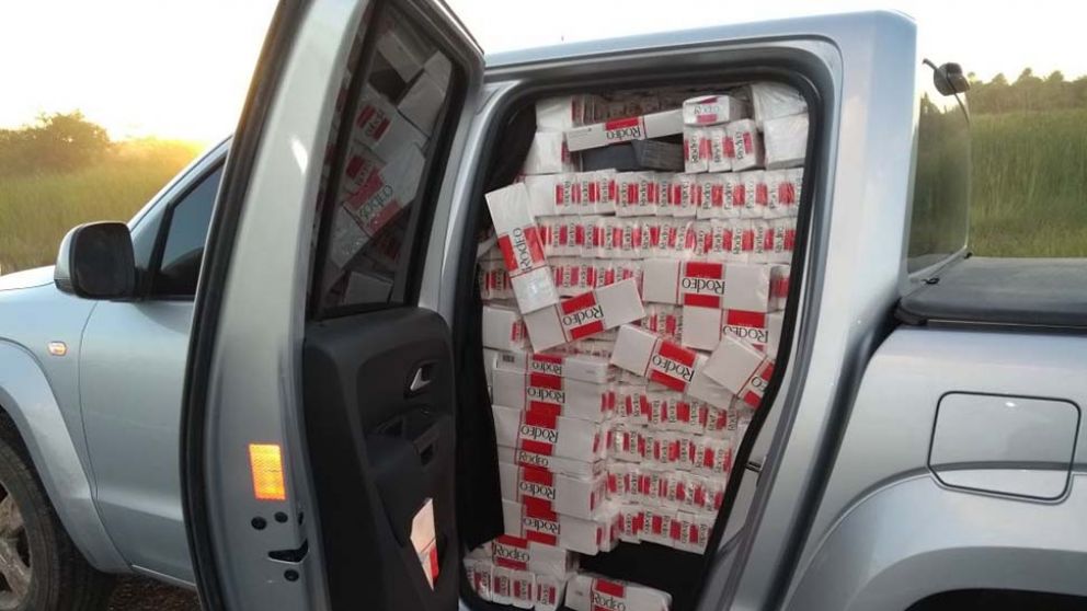 Así intentaban trasladar 2.850 cartones con cigarrillos. (Télam)