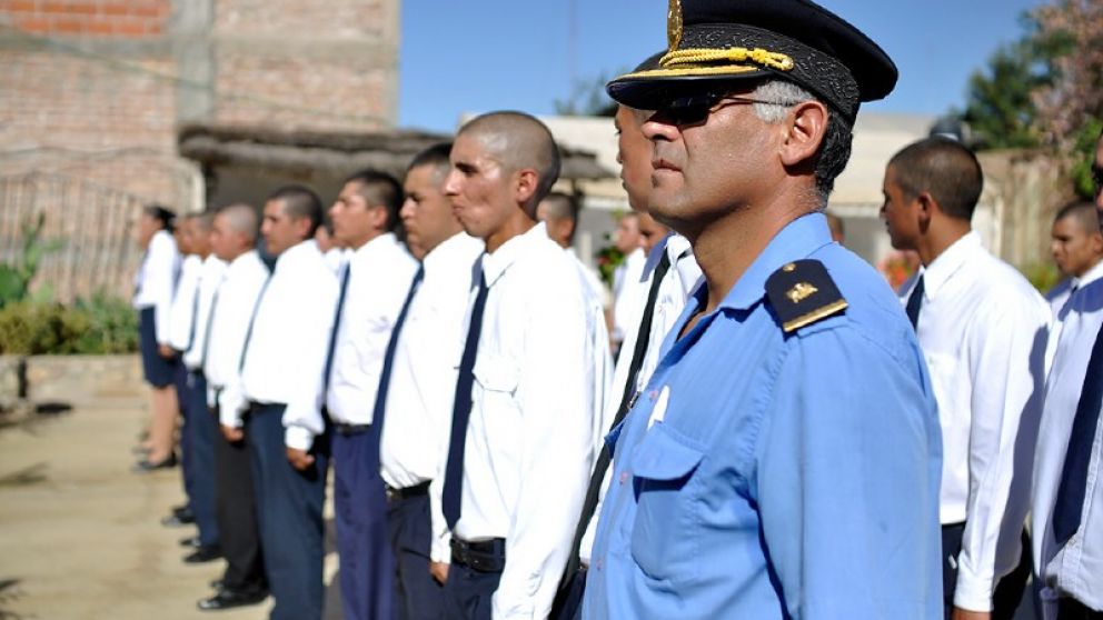 El gobierno de La Rioja dictaminó cerrar la escuela por 30 días.