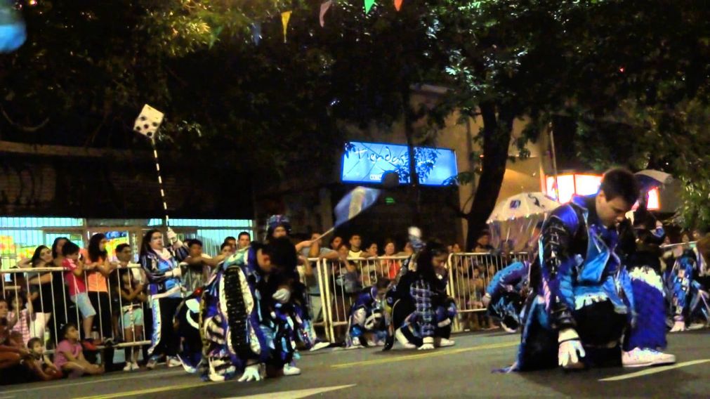 Color en las murgas porte�as. (Archivo)