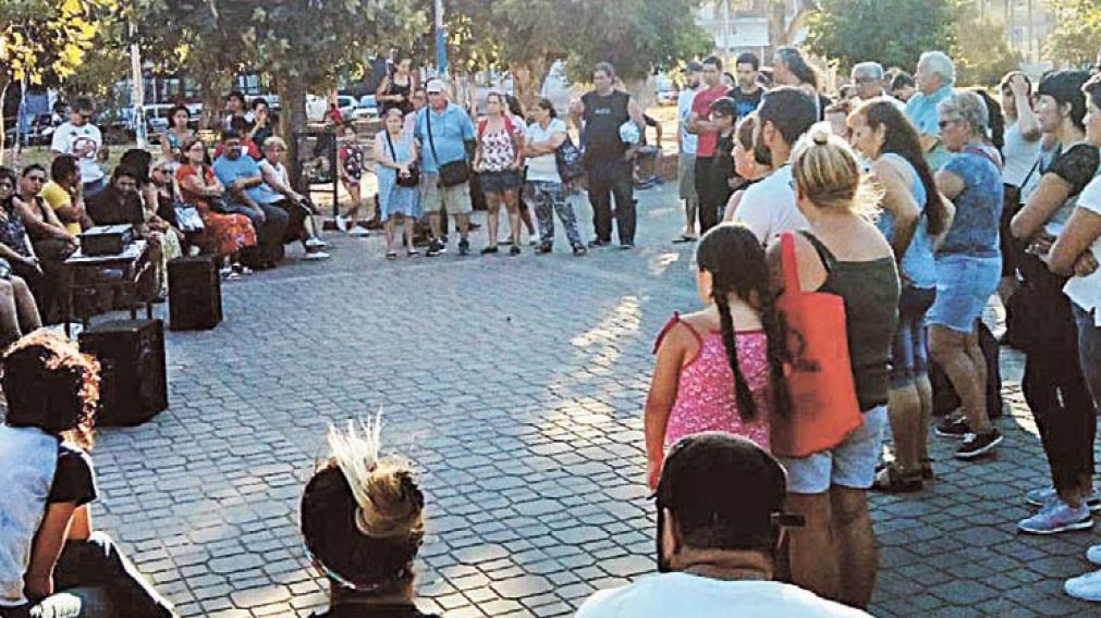 La asamblea se reunió para analizar los pasos a seguir.