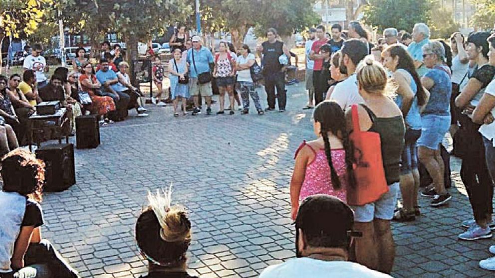 La asamblea se reunió para analizar los pasos a seguir.