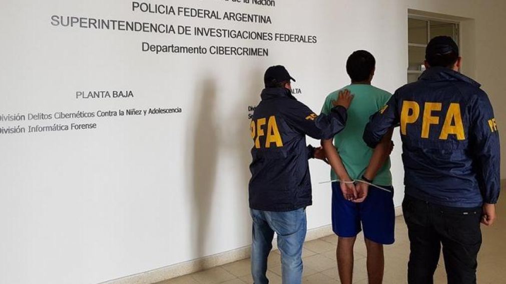 Detienen a profesor con porno infantil. (Nueva Ciudad)