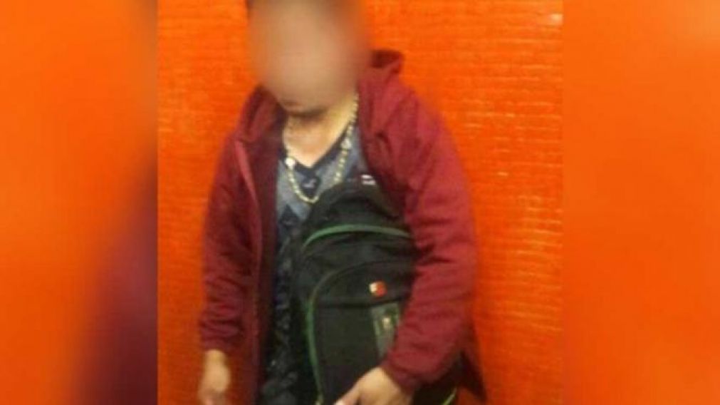 Depravado se masturbó en subte y eyaculó sobre pasajera