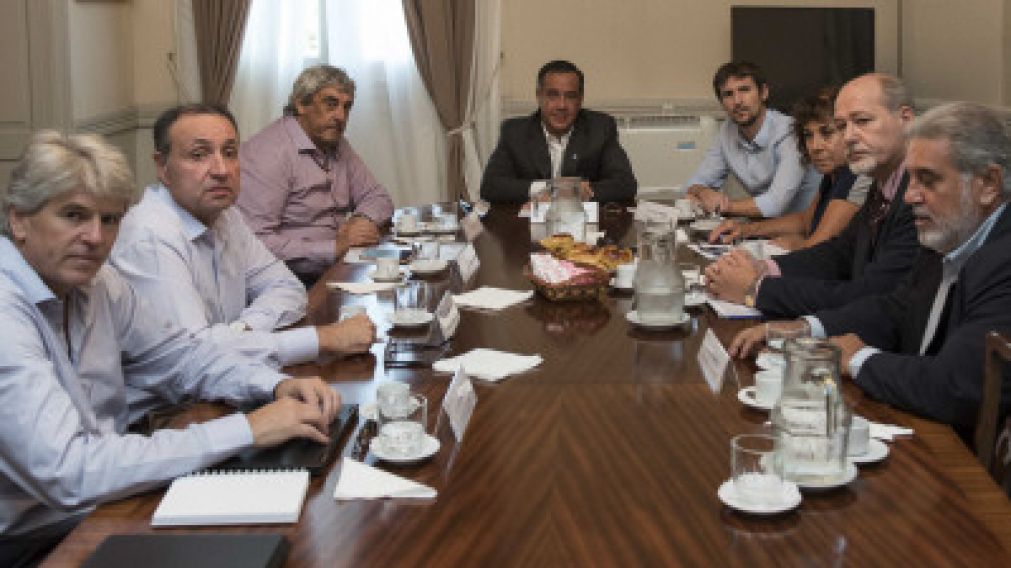 Los gremios docentes en diálogo con el Ministro. (prensa ministerio de Educación)