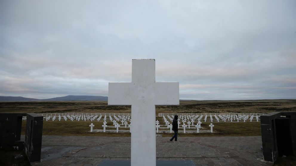 Las tumbas de los 88 soldados identificados tendrán una placa.