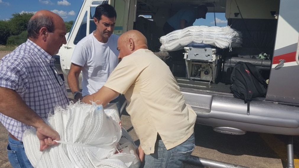 El gobernador entregó insumos.