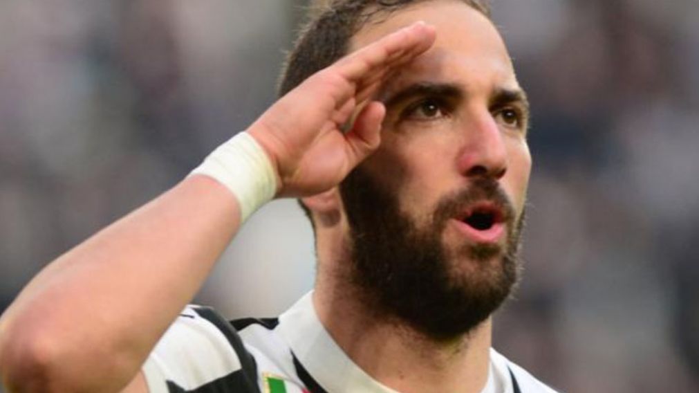 Higuaín metió tres en la goleada de Juventus