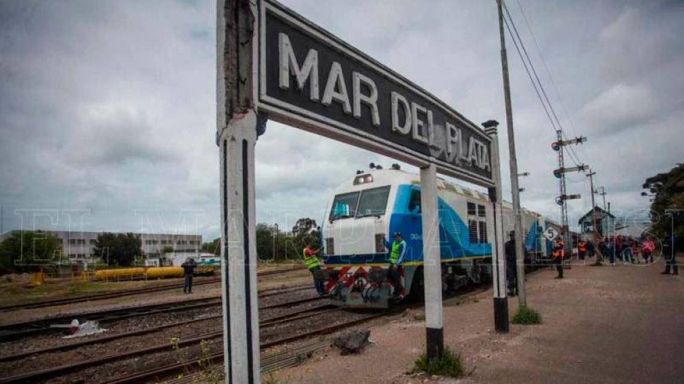 El tren con destino a Mar del Plata, fue evacuado en General Pirán.