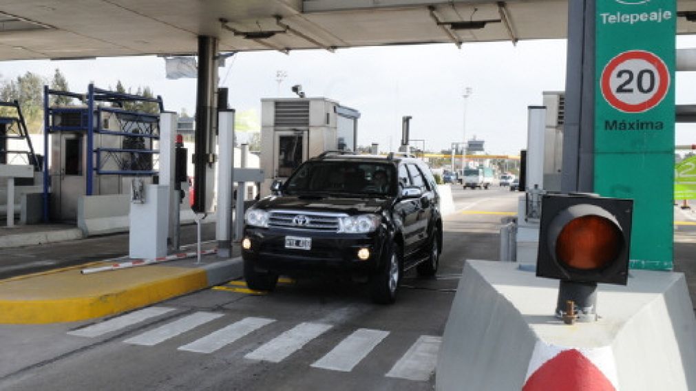 Para autos, la hora pico pasa de 45 a 50 pesos en el acceso oeste.