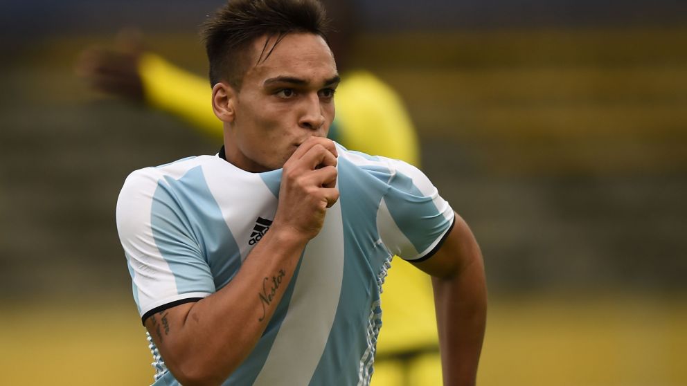 Martínez con la selección juvenil, ahora espera la mayor. (AFP)