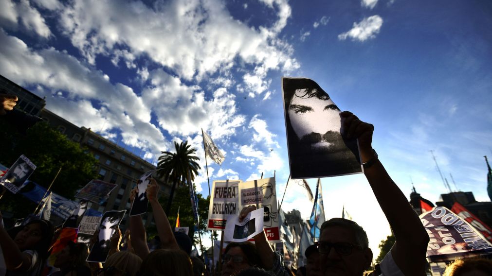Impactante imagen de Santiago sobre el cielo. Una jornada muy emotiva (Fernando Pérez Ré - Crónica).
