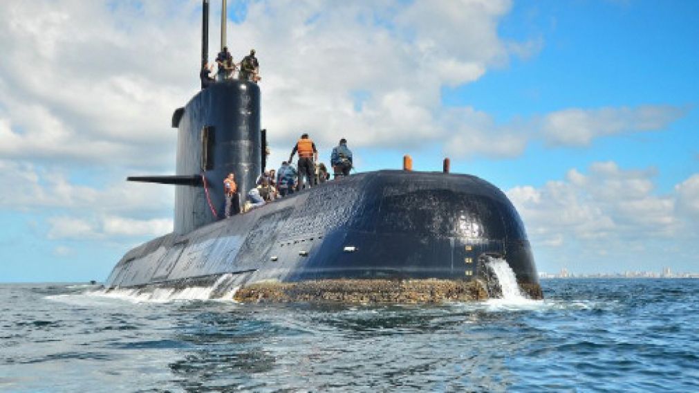 Pesquero chino quiso chocar al ARA "San Juan"
