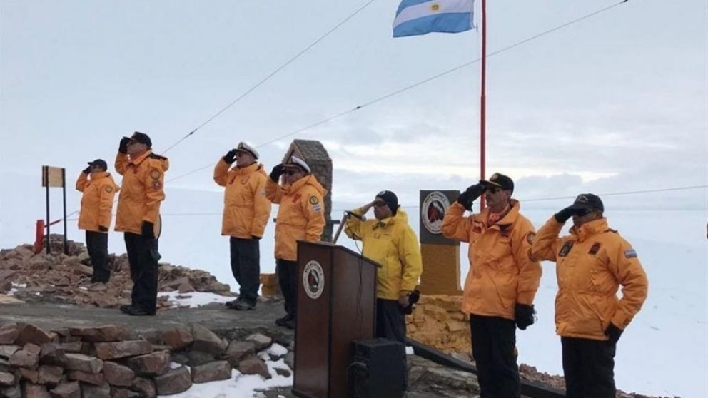 Así fue el sentido homenaje desde la base a los tripulantes del ARA San Juan.