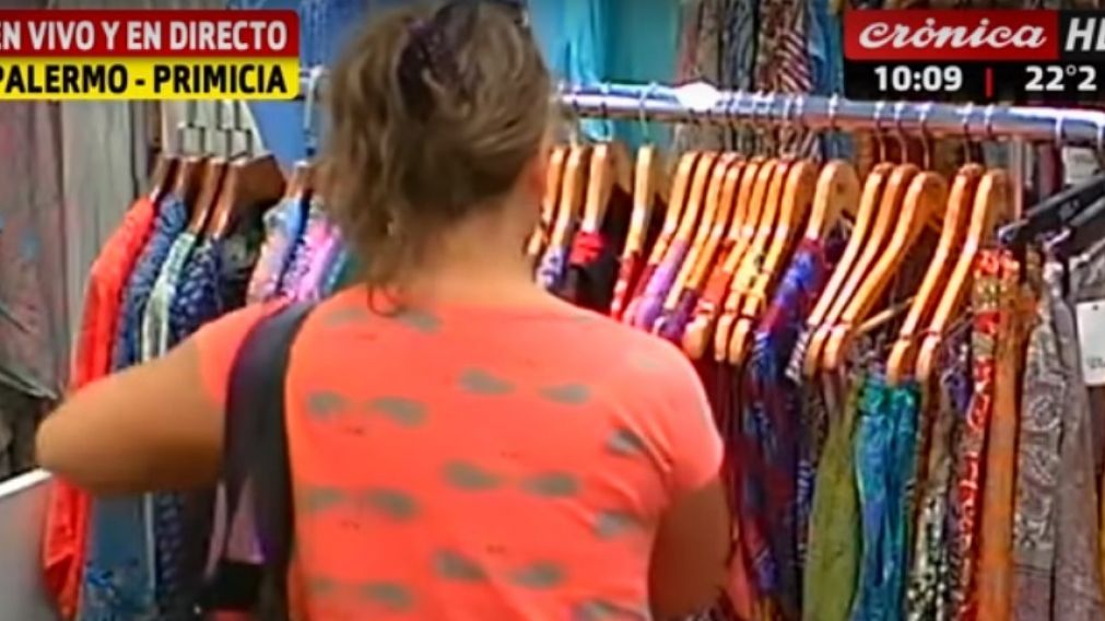 Así robaba una mujer en el Alto Palermo. (Captura de video)
