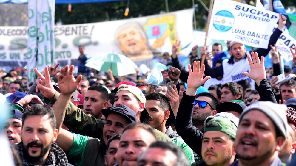 Se anticipan paritarias con largas discusiones y numerosas protestas de los gremios.