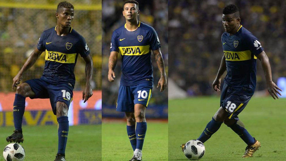 Los tres colombianos, fueron apoyados por los hinchas. (Nahuel Ventura-Diario Crónica)