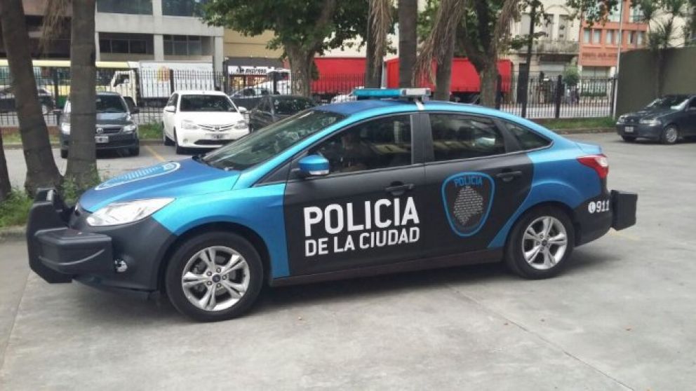 Un agente del polic�a de la Ciudad suspendido por abandonar su parada