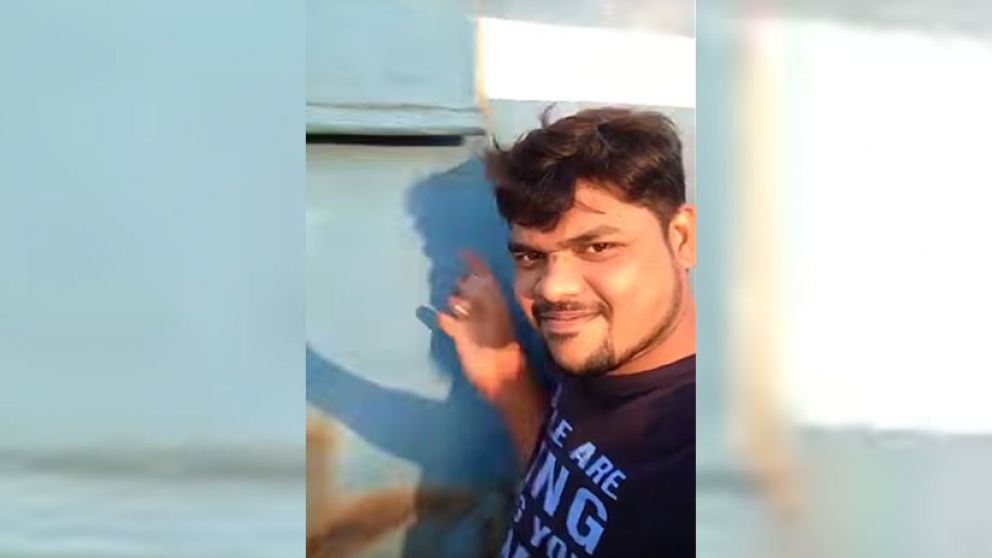 El joven fue asistido por sus amigos r�pidamente. (Captura).