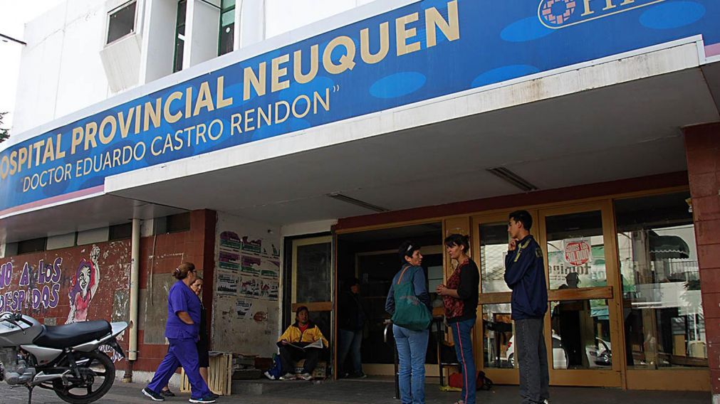 Apuñaló al novio de su hija de 13 años por haberla baleado