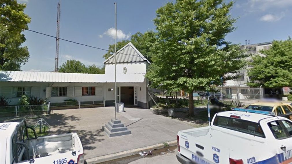 La comisaría del Barrio Las Catonas se encarga de investigar el violento suceso.