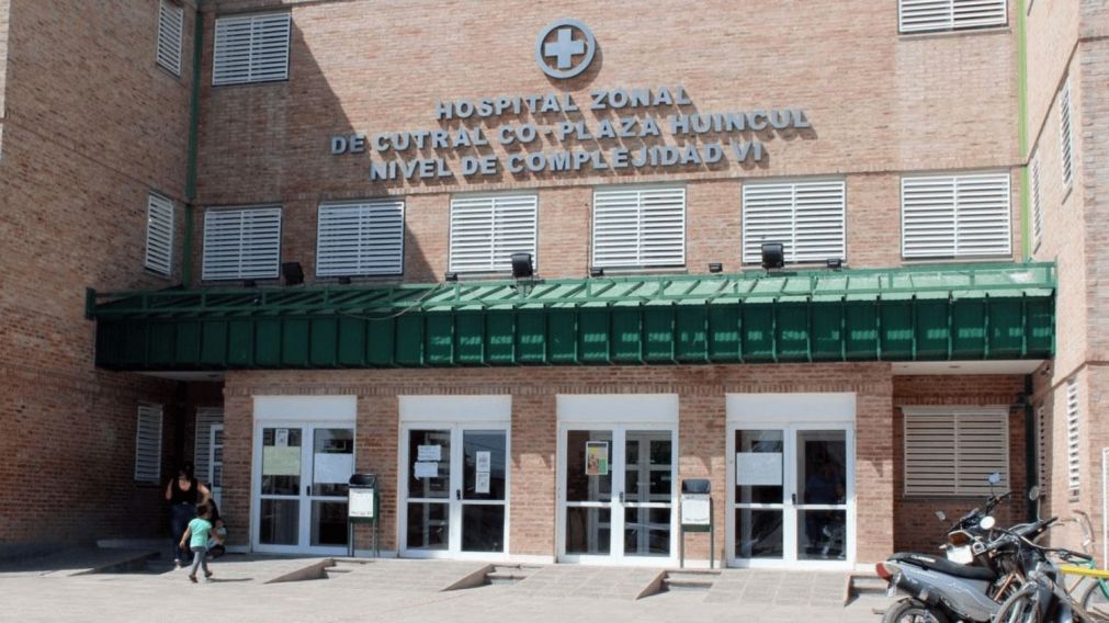 La se�ora recibi� el impacto de dos proyectiles en sus miembros inferiores y debi� ser trasladada al Hospital de Cutral Co.