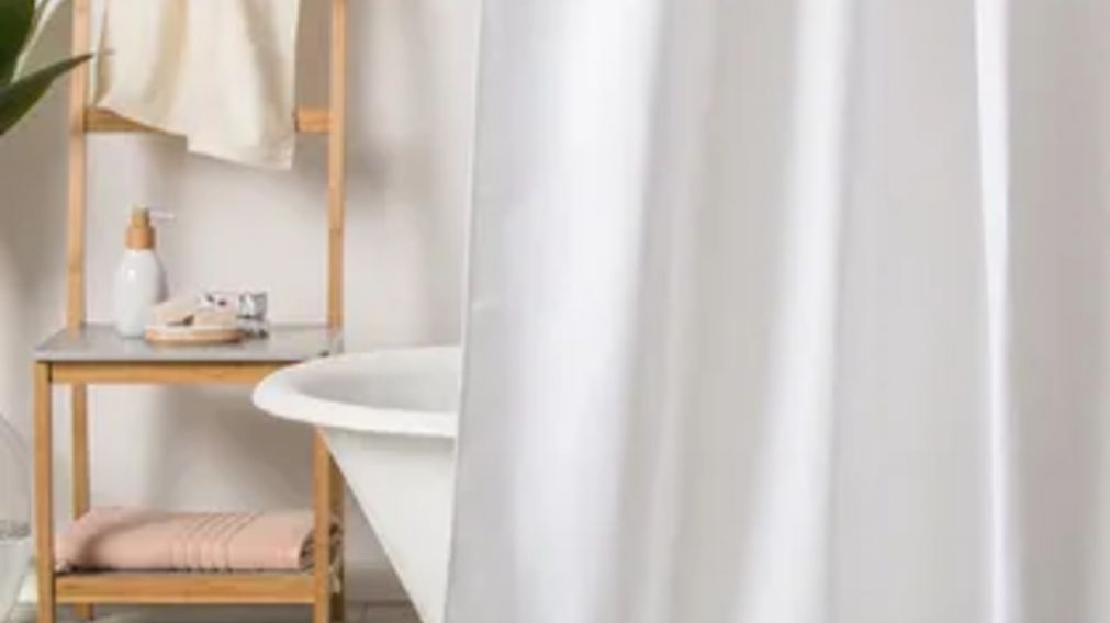 ¿Cuál es la opción que reemplaza las cortinas de plástico para el baño que se utiliza mucho actualmente?.