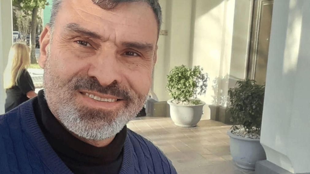 Adrián Farías presentó un documento para demostrar que fue al colegio con Diego Fernández Lima.