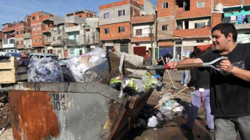 El análisis de la UTDT señala una mejora en la pobreza.