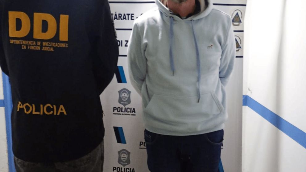 Claudio Contarti detenido en la DDI de Campana.