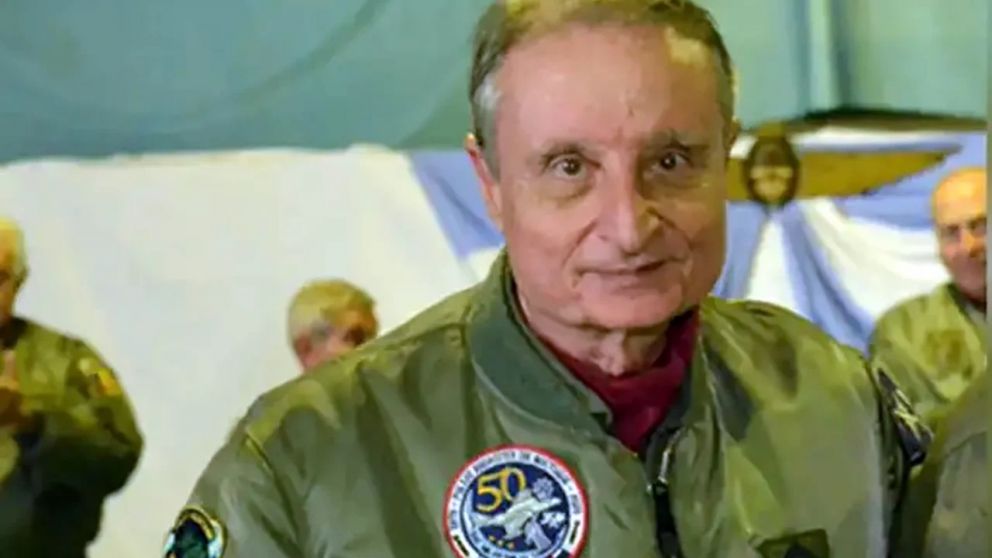 Mauad recibió la Medalla de Honor al Valor en Combate durante la Guerra de Malvinas.