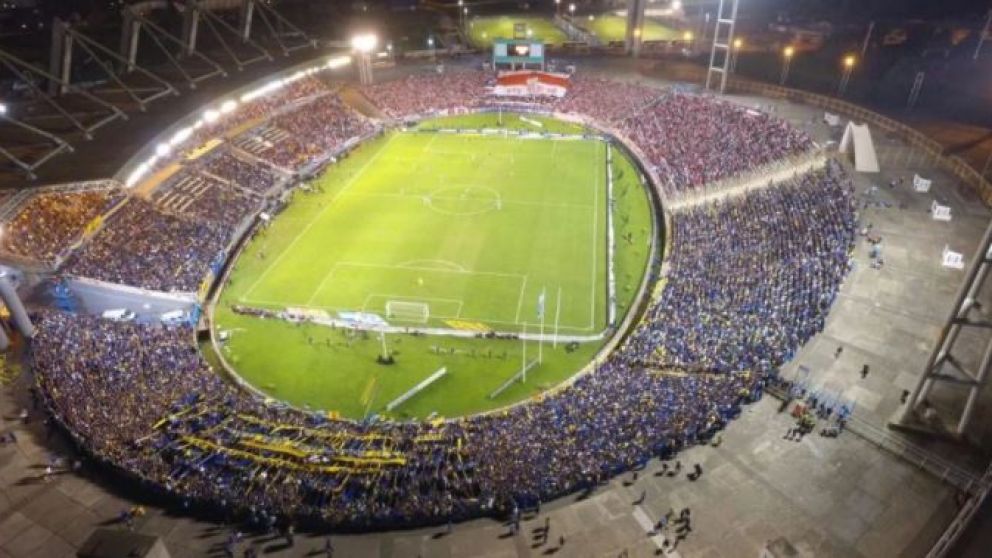 Las entradas populares para el Superclasico se agotaron en menos de una hora.