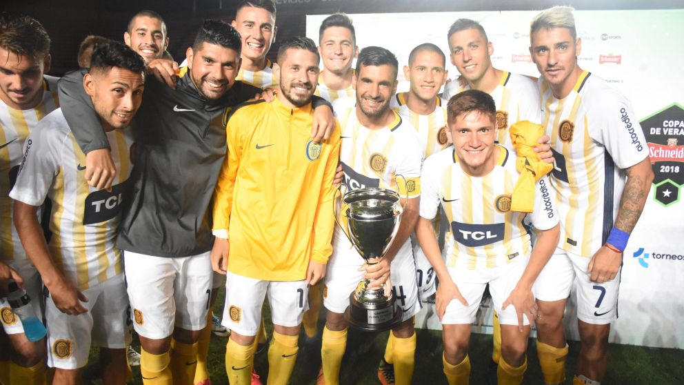 Central festejó la obtención de la copa del verano (Pablo Villan - Diario Crónica)