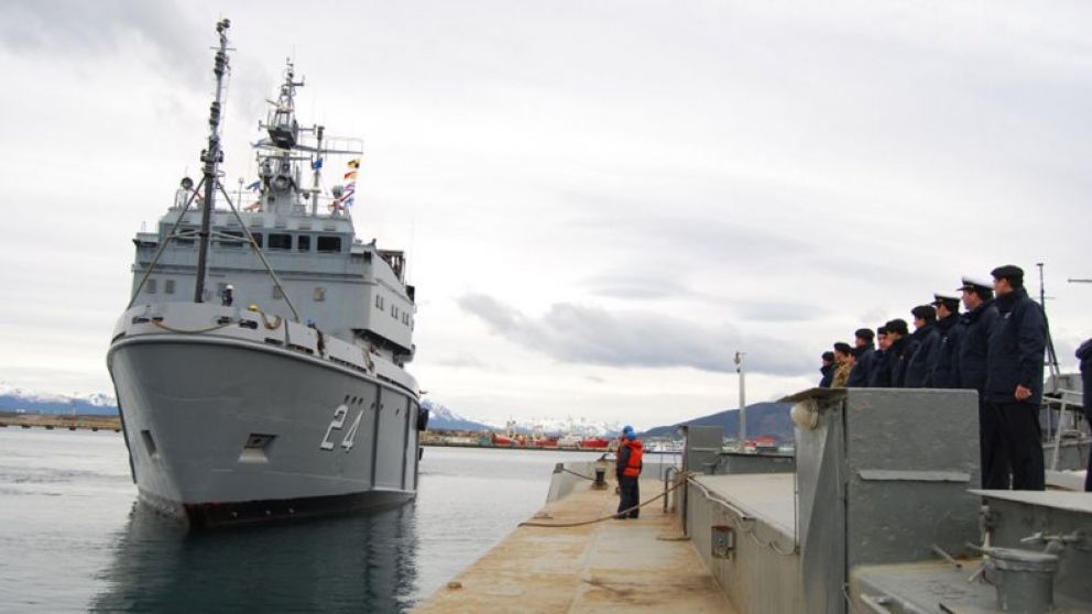 El ARA Islas Malvinas se sumó a la búsqueda (archivo).