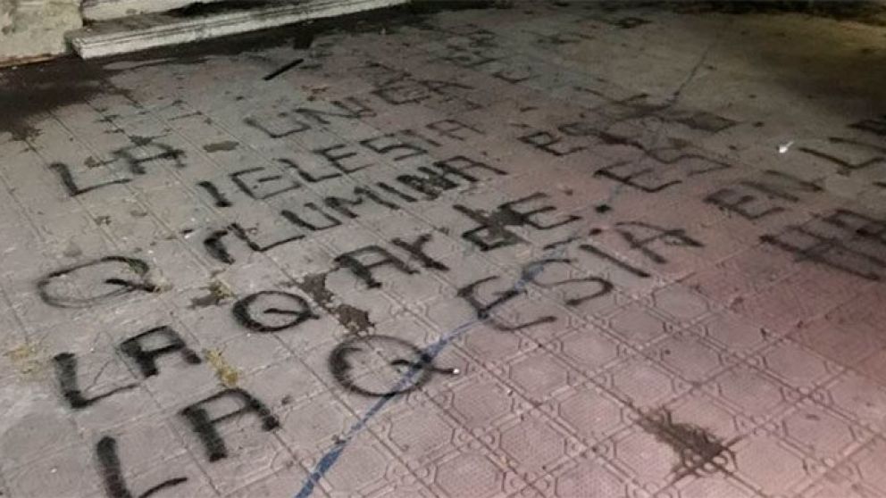 Las leyendas que escribieron contra el Papa (La Tercera).