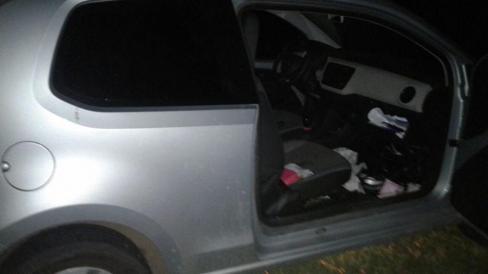 El auto donde asesinaron al subcomisario Carlos Rupchienski (@TroncosoGuille).