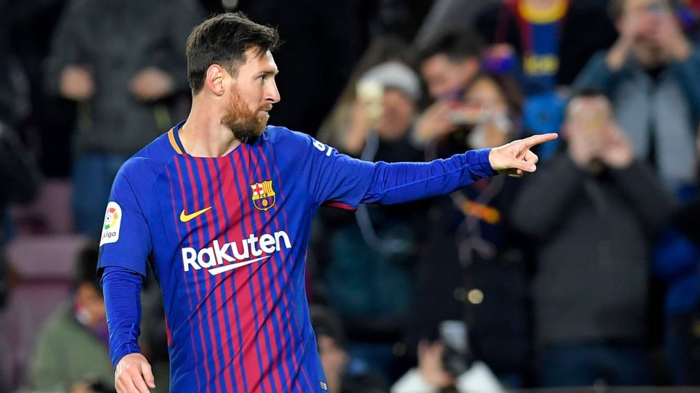 "Para vos Masche", pareciera decir La Pulga. (AFP)