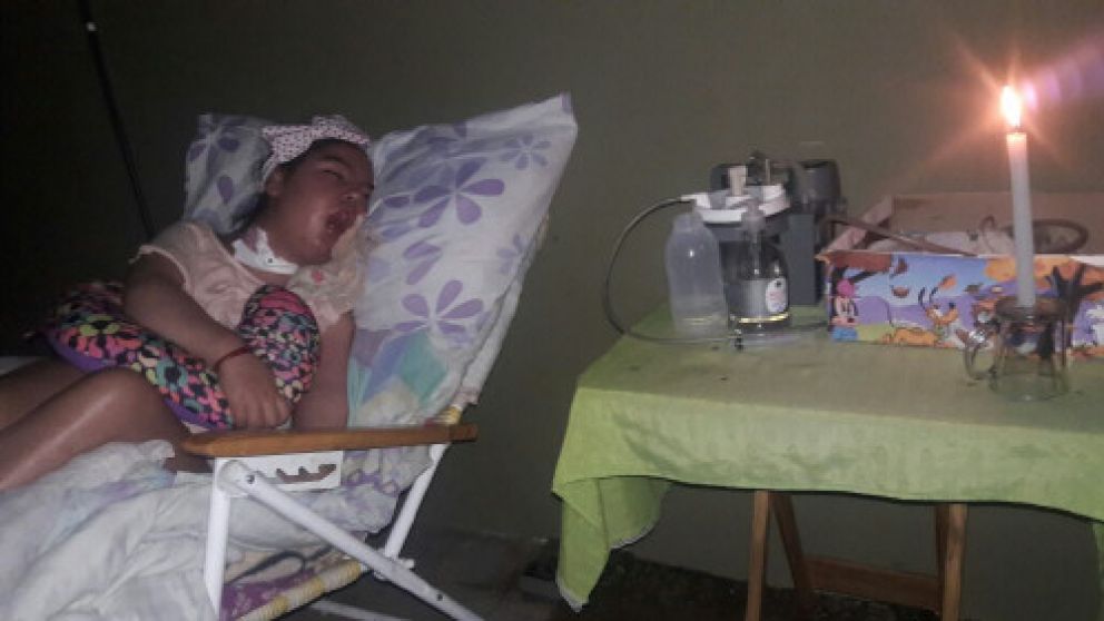 Zoe no puede estar sin energía eléctrica.