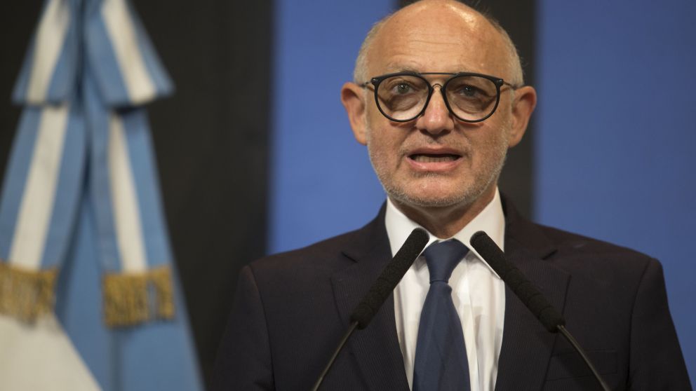 Timerman debía viajar a Estados Unidos por cuestiones de salud, pero no lo dejaron.