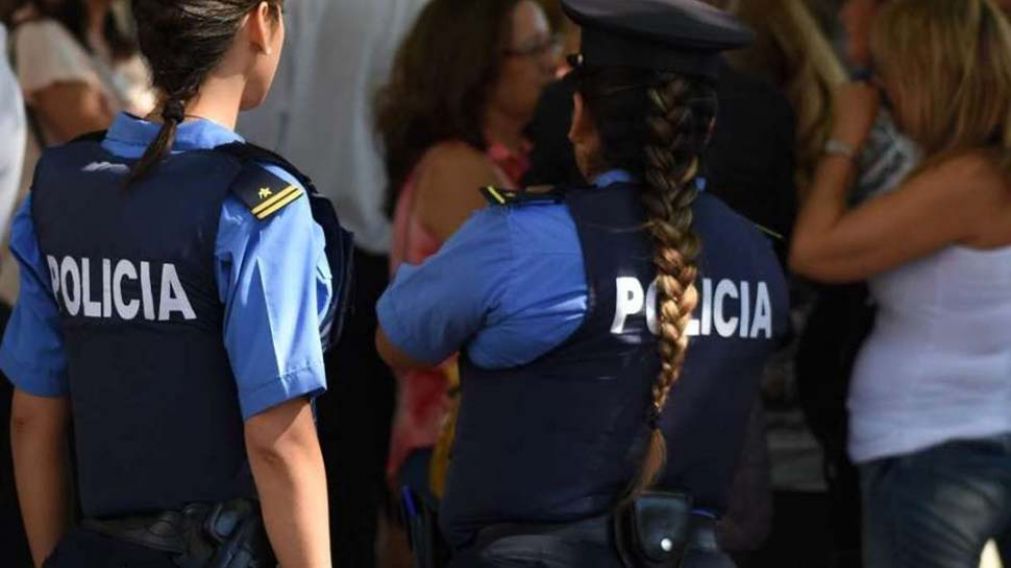 Echan a otra policía, ahora por sacarse fotos hot