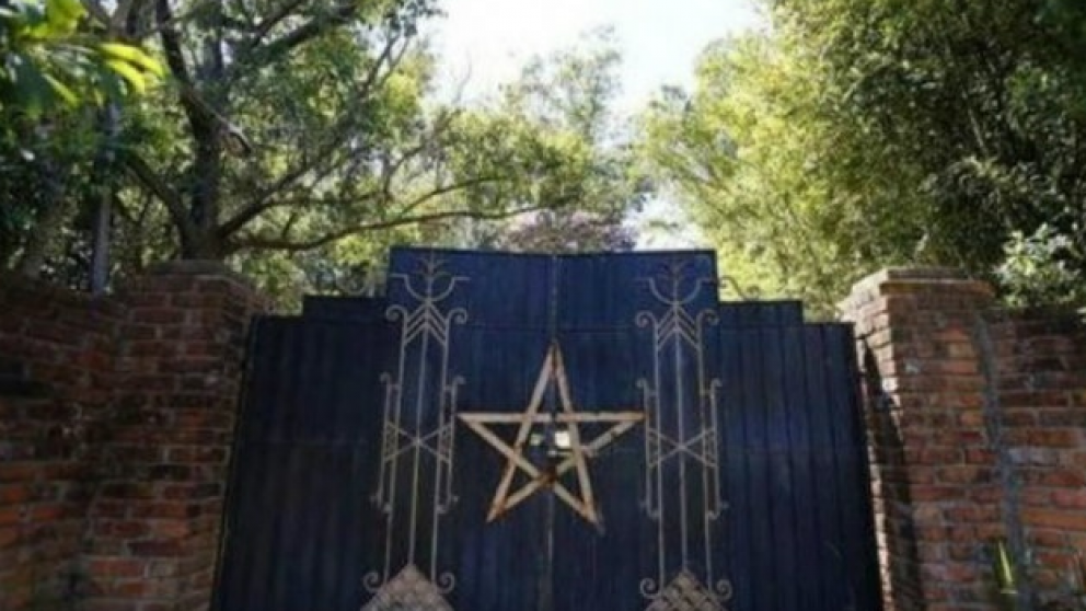 Lugar allanado donde encontraron los cuerpos de los menores.