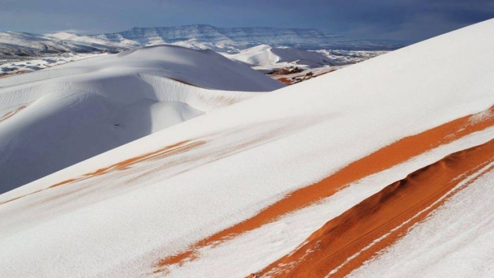 Las montañas argelinas quedaron cubiertas de nieve.