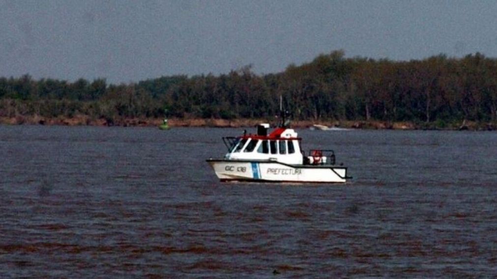 Prefectura Naval busca a la pareja por el rio Paraná.