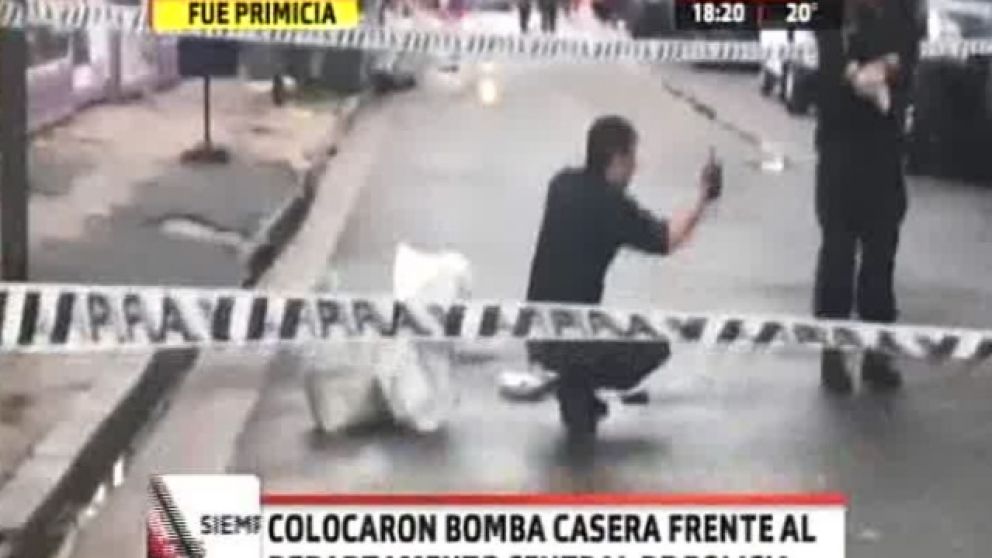 Efectivos trabajan en el lugar.