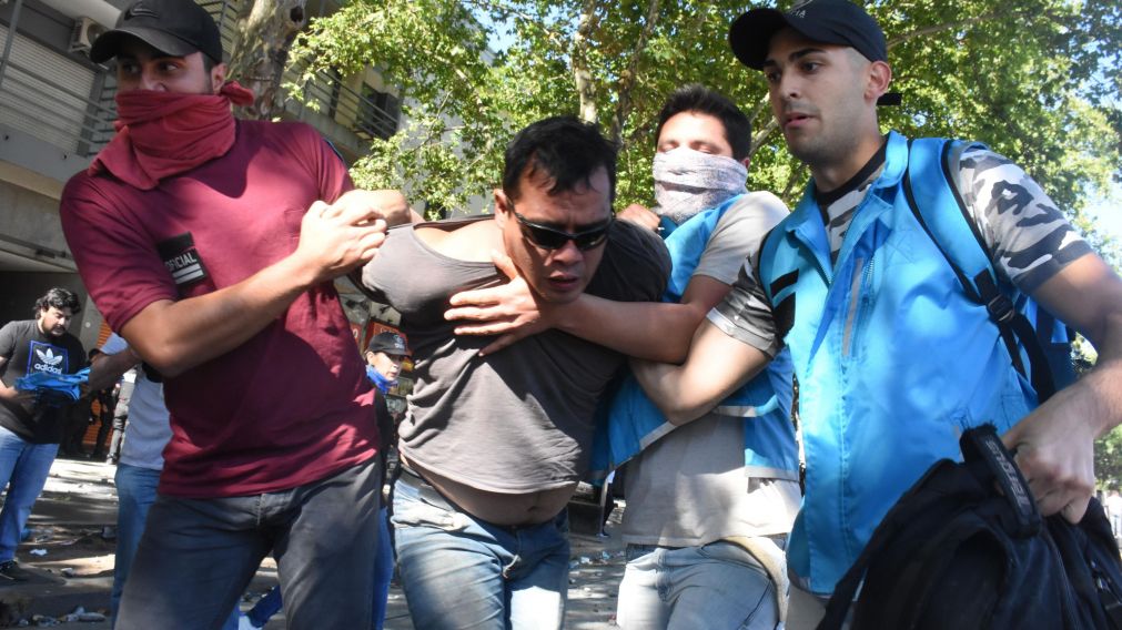Uno de los detenidos. (Cr�nica-Pablo Vill�n)