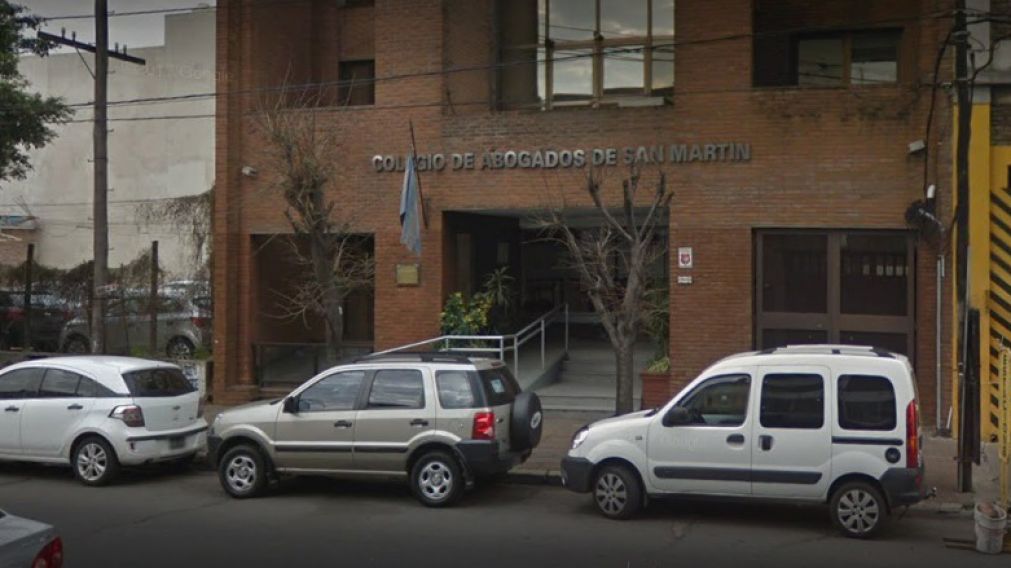 En este edificio de la fiscalía Penal Juvenil de San Martín se presentaron los dos jóvenes. (Google Street View)